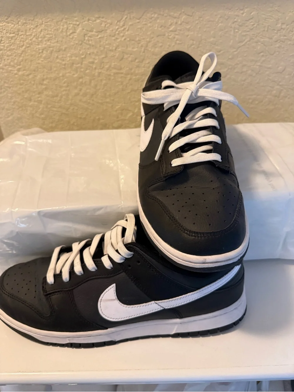 Nike Men’s Low-Top Sneakers - Black & White